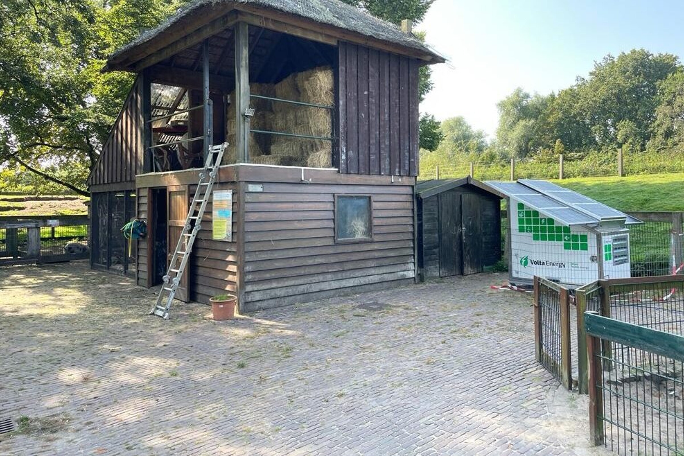 Schone-tijdelijke-energie-oplossing-bij-kinderboerderij-e1697194544739